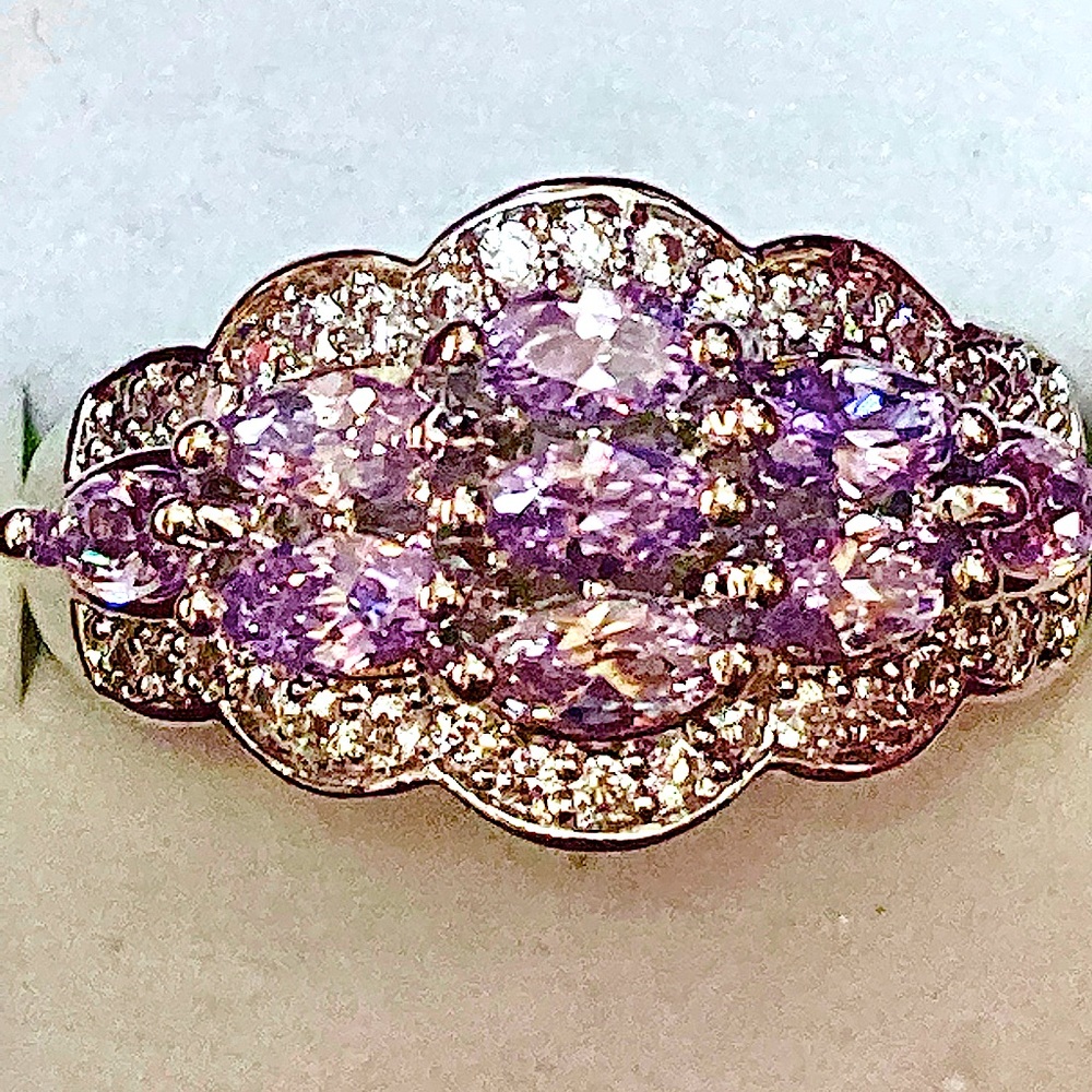 Ring with lots of sparkle NWOT - Picture 2 of 7